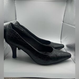 Lifestride black alligator print pumps